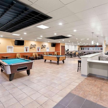 Suburban Studios, Kearney Bagian luar foto