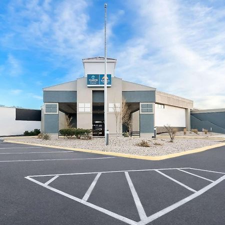 Suburban Studios, Kearney Bagian luar foto
