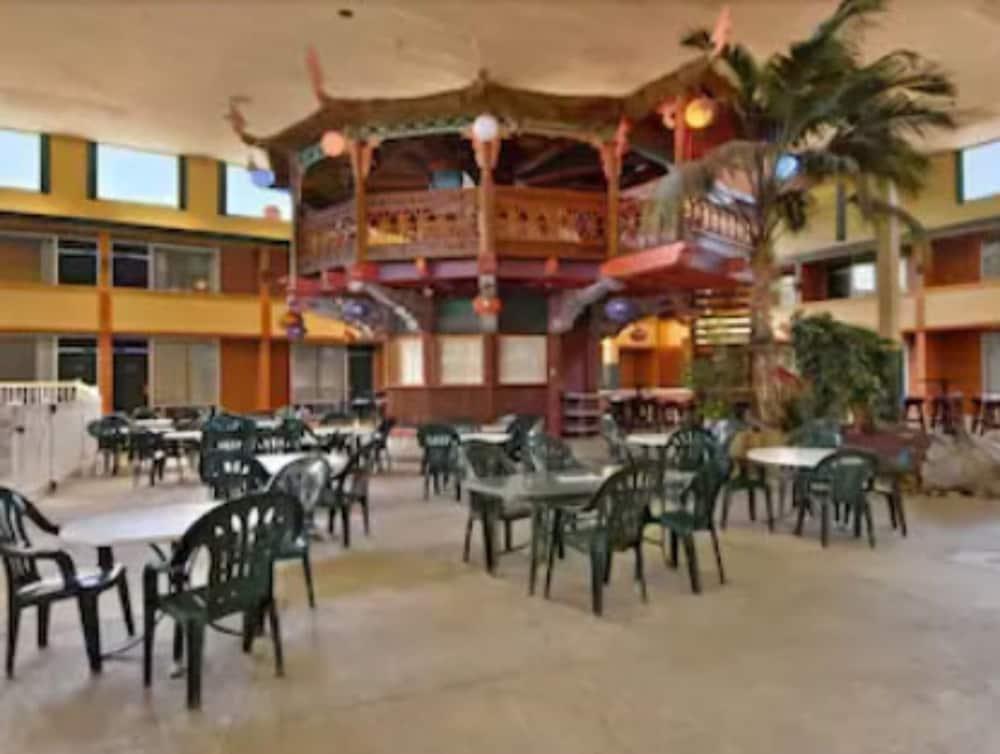 Suburban Studios, Kearney Bagian luar foto
