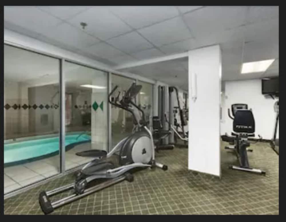Suburban Studios, Kearney Bagian luar foto