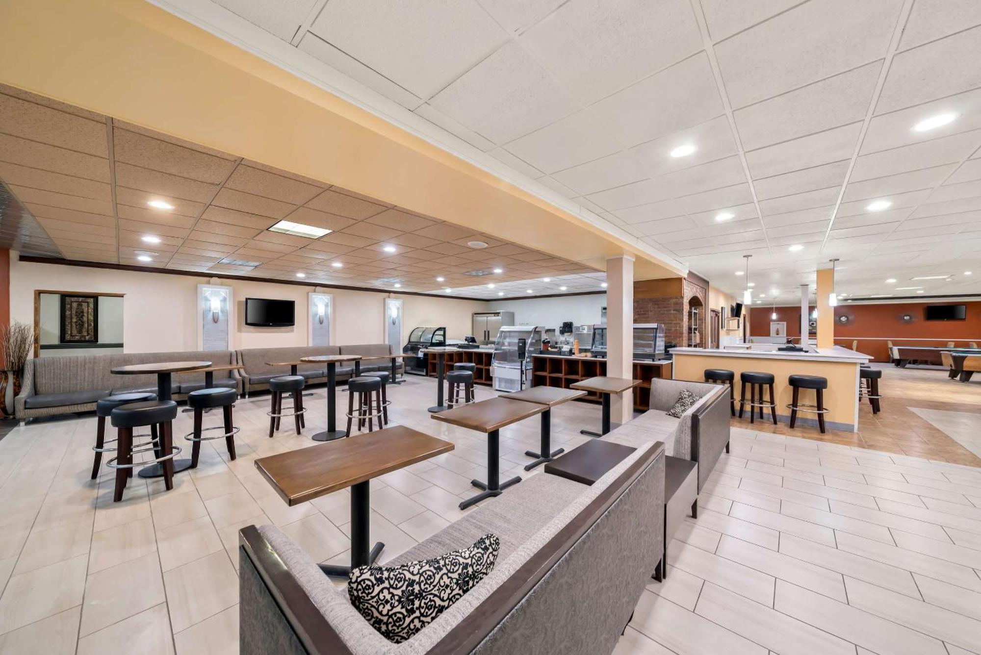 Suburban Studios, Kearney Bagian luar foto