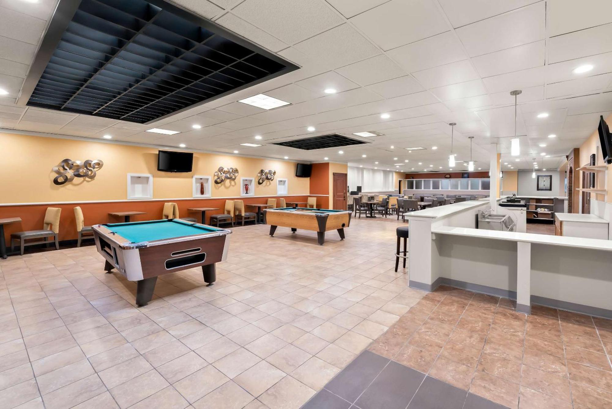 Suburban Studios, Kearney Bagian luar foto