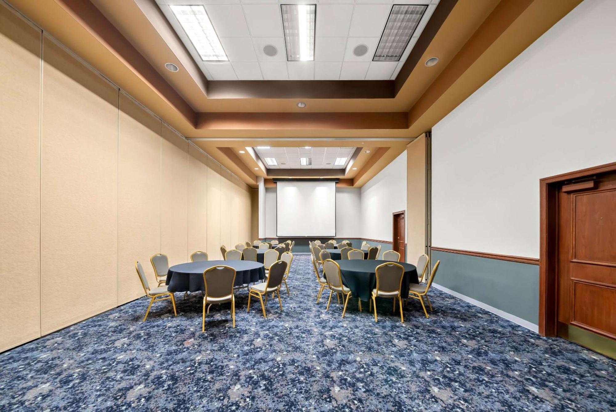 Suburban Studios, Kearney Bagian luar foto