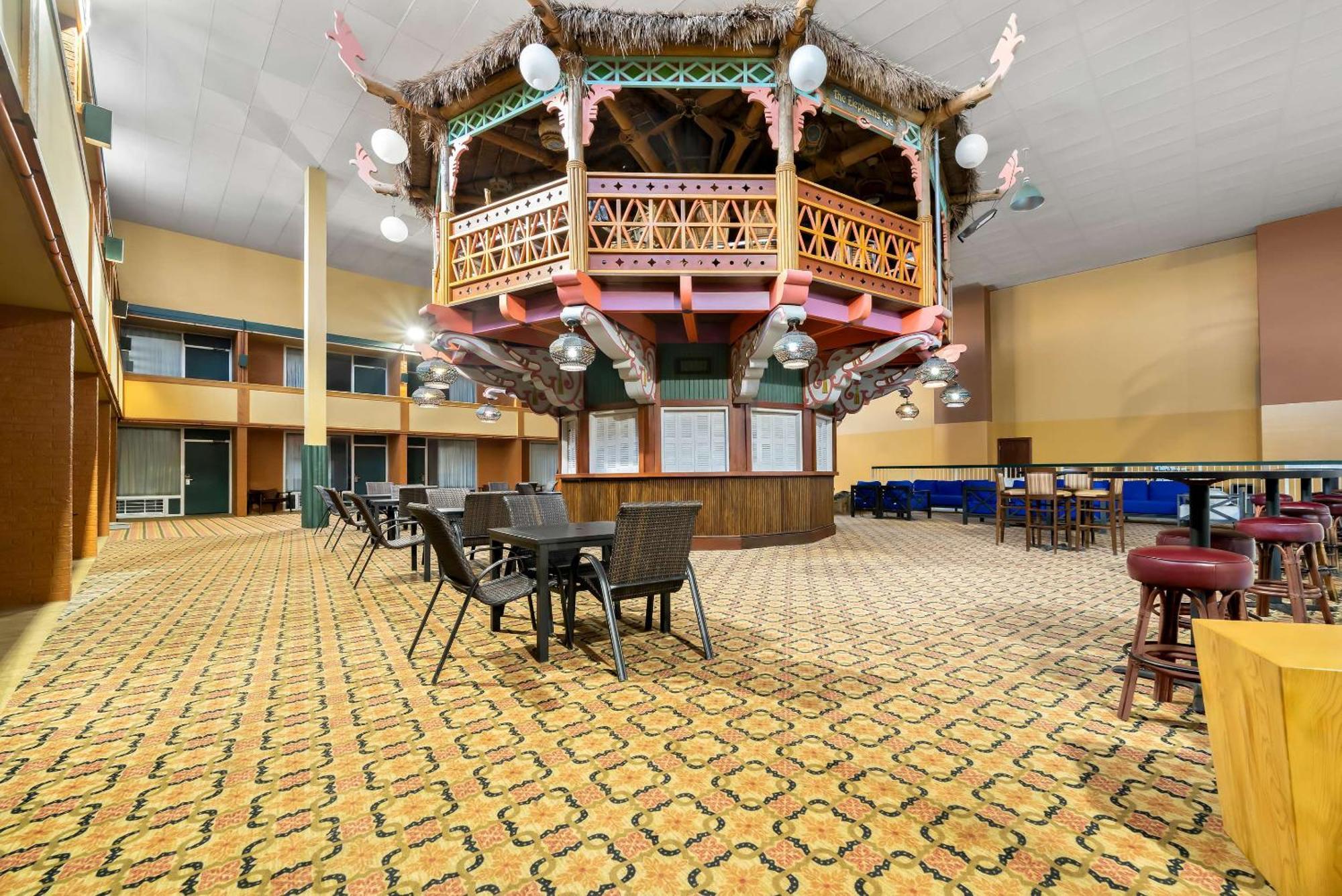 Suburban Studios, Kearney Bagian luar foto