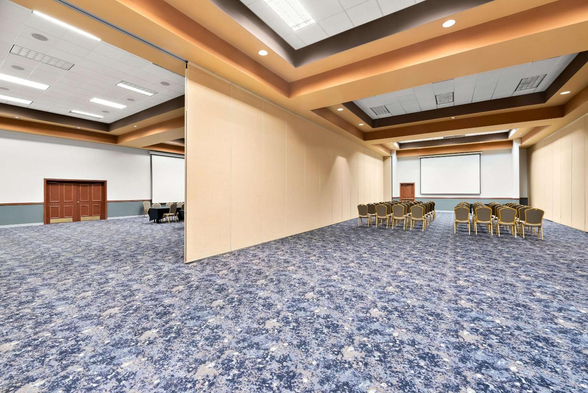 Suburban Studios, Kearney Bagian luar foto