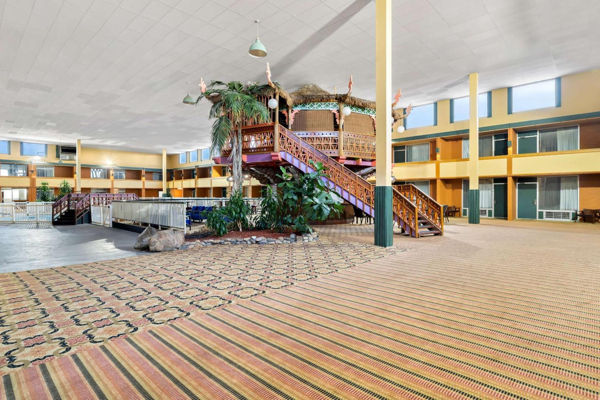 Suburban Studios, Kearney Bagian luar foto