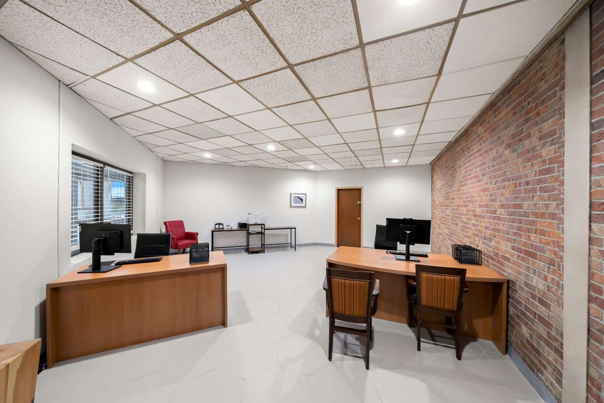 Suburban Studios, Kearney Bagian luar foto